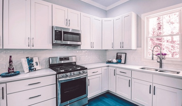 热水器维修奇遇:风情女主人与我的意外邂逅,技术获赞